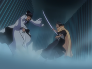 Rukia narrowly evades a downward stab from Aaroniero.