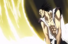 Kenpachi utilisant le Kendô pour tuer Nnoitra Gilga.