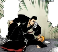Isshin pins Ichigo to the ground in an alley and urges him to be quiet.
