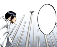 Uryū is confronted by Cirucci Sanderwicci.