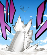 Grimmjow slams Ichigo vertically through a tower.