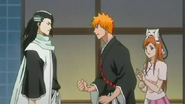 Orihime zatrzymuje Ichigo przed kłótnią z Byakuyą.