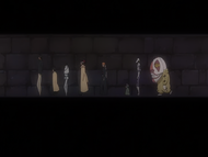 Ichigo and his friends walk through the passage.