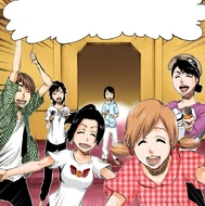 Ichigo's friends and sisters celebrate his return to make up with Tsukishima.