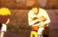 Isshin comforts his daughters after the death of Masaki Kurosaki.