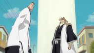Sajin Komamura confronts Poww.
