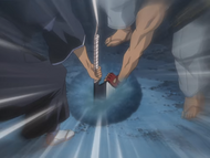 Ganju traps Zangetsu in the ground with Seppa.