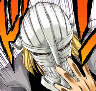 Shinji dons his Hollow mask to battle Grimmjow.
