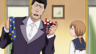 Isshin asks Yuzu for fashion advice.