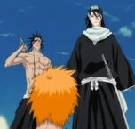 Kenpachi et Byakuya arrivent pour aider Ichigo