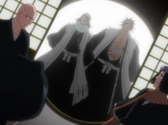 Byakuya et Kenpachi arrivent pour ramener l'équipe de Hitsugaya