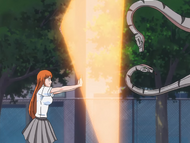 Orihime shields herself from the snakes with Santen Kesshun.