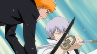 Ichigo attacks Gin, who blocks with his Zanpakutō.