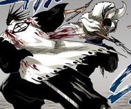 Kenpachi dodges Tōsen's slash, receiving only a cut to his side.