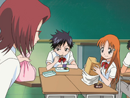Chizuru offers to eat lunch with Orihime.