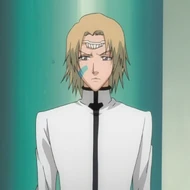 Tesra, no passado, observando Nnoitra.