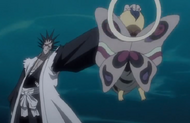 Kenpachi grabs Ashisogi Jizō.