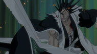 Kenpachi attacks Inaba.