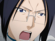 Uryū warns Aisslinger that Aizen should fear the Quincy.