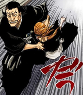 Aramaki grabs Orihime and runs off at Uryū's behest.