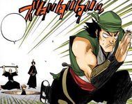 Ganju flees from Ikkaku and Yumichika, leaving Ichigo behind.