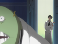 Hiyosu informs Akon about the first arrival of Arrancar.