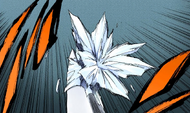 Flowers of ice begin appearing on Harribel's blade after Hitsugaya uses Hyōten Hyakkasō on her.