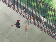 Ichigo meets with his friends on the rooftop of the school.