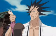 Kenpachi catches Rurichiyo's assassin.