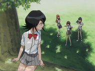 Mahana Natsui invites Rukia to eat with her, Tatsuki, and Orihime.