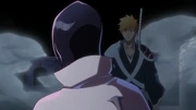 Poussé par Haschwalth, Uryû retombe sur Ichigo