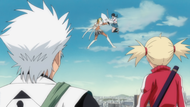 Lisa fights Harribel alongside Hiyori and Htsugaya.