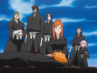 Ganju and his friends approach Ichigo after his battle.