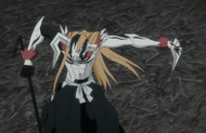 A Hollowfied Ichigo breaks off one of his own horns.