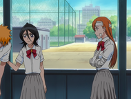 Rukia forces Ichigo to apologize properly to Orihime.