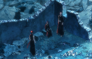 Hisagi finds Ikkaku and Yumichika in the ruins.