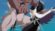 Kenpachi easily defeats Tesra.