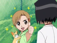 Yuzu tells Karin that she knows Raku is hungry due to her intuition.