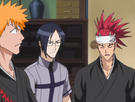 Renji advises Ichigo against using his Getsuga Tenshō in Karakura Town.