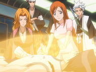 Renji watches as Orihime heals Uryū.