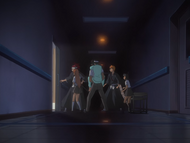 Renji and his friends move out into the hallway.