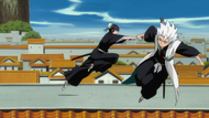 Hitsugaya runs from Reigai-Hinamori.