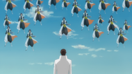 Suì-Fēng confronts Aizen with Speed Clones.