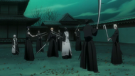 Ichigo surrounded by Shinigami