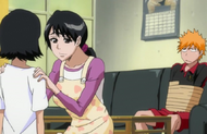 Ichigo watches as Ikumi Unagiya talks with Kaoru.