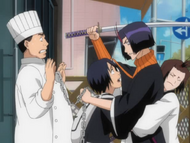 Hanatarō and Rin restrain Yumichika so they can hear out Heita.