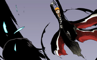 Ichigo attacks Quilge with his Bankai.