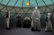 Yamamoto confers with Ukitake, Byakuya Kuchiki, and Tōshirō Hitsugaya.