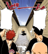 Ichigo Kurosaki draws the attention of Goteitaishi and three other Shinigami.