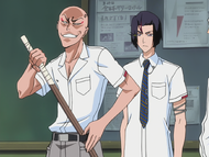 Yumichika watches as Ikkaku threatens a student for calling him bald.